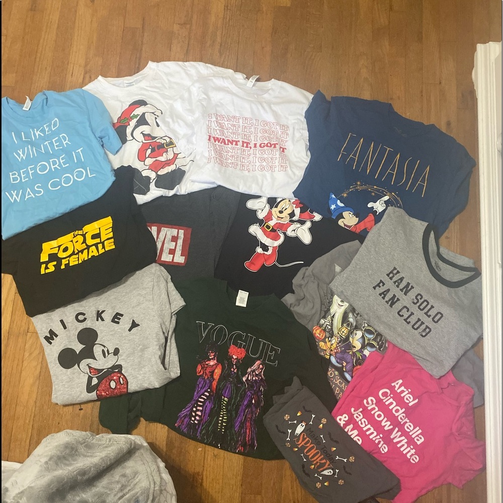 Disney / Mickey / Princess T-shirts - Lots of 13!